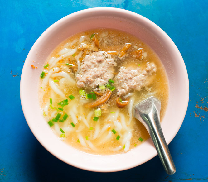 http://luckypeach.com/a-guide-to-thailands-noodle-soup-dishes/
